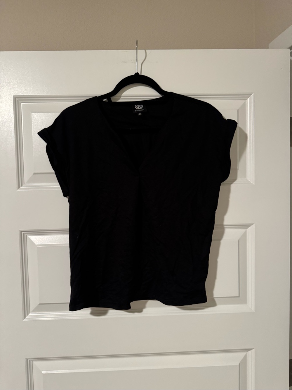 bobeau Black V-Neck Cap Sleeve Top